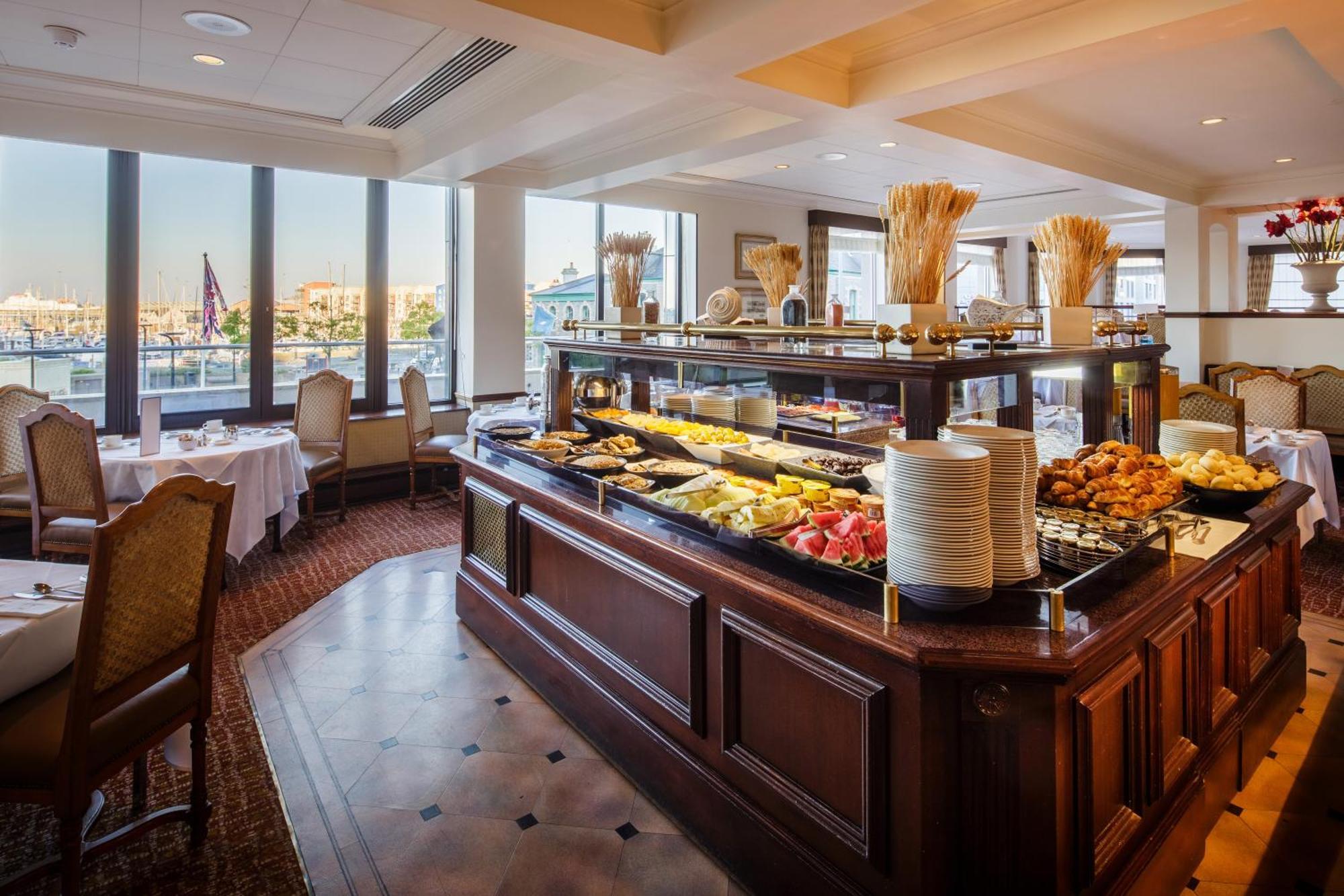 Pomme D'Or Hotel Saint Helier ภายนอก รูปภาพ