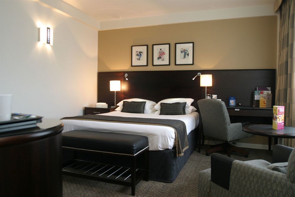 Pomme D'Or Hotel Saint Helier ภายนอก รูปภาพ